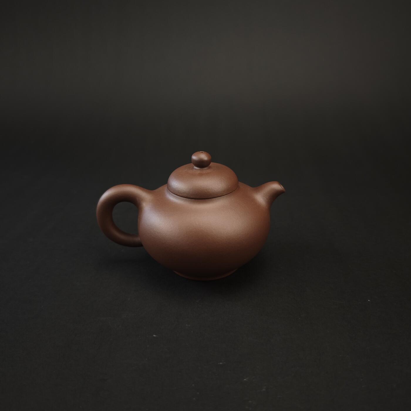 上海都达杂项专场九（全场包邮） 钱文英 紫砂紫泥掇只壶1-430