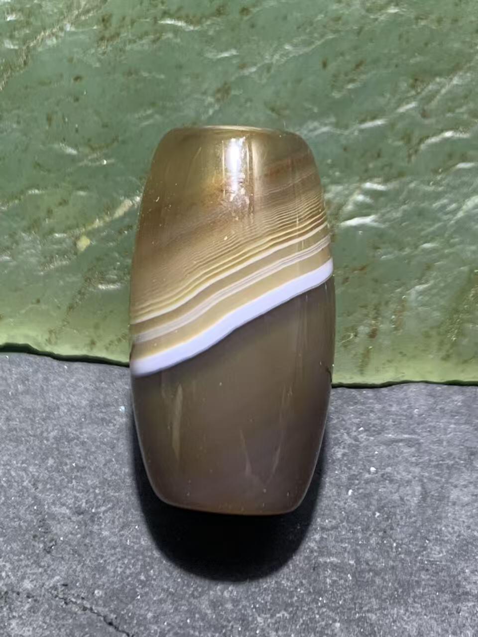 精美高玉化天地缠丝玛瑙桶珠一颗，