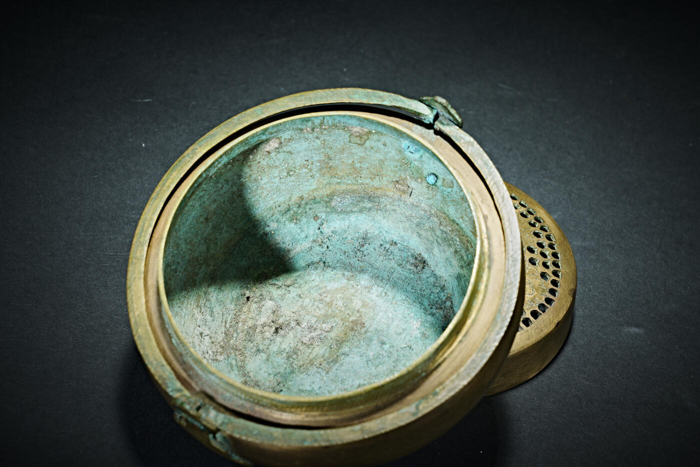 上海都达杂项专场九（全场包邮） 清 铜刻鸳鸯手炉清 铜刻鸳鸯手炉1-389