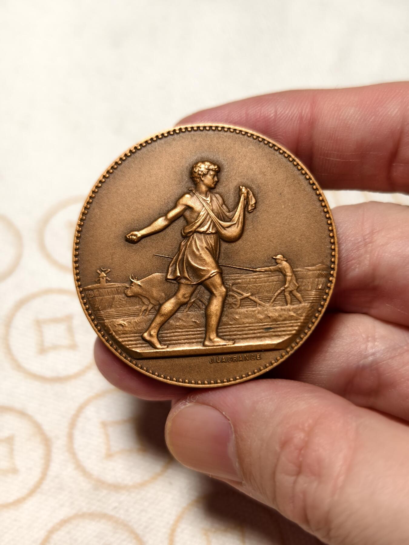 抚柳草堂-第十一期章牌钱币  奖章勋章限时免佣 满百包邮 放漏专场 19世纪末-20世纪初法兰西会计学会大铜章  播种者 直径45mm 重量44g Ms级品相