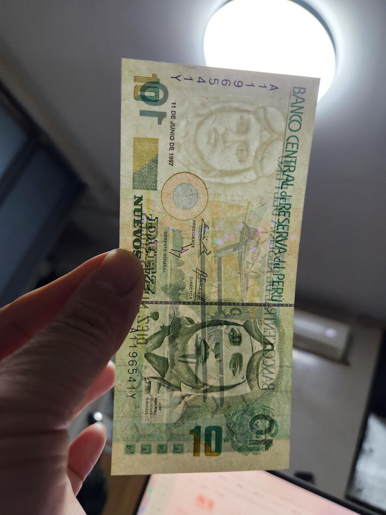 1月27号晚上8点 外国纸币自动截拍第14场 秘鲁1997年10索尔 近新极美品