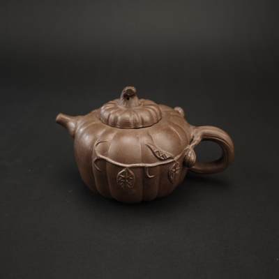 上海都达杂项专场九（全场包邮） - 潘永君 紫砂瓜楞壶1-426