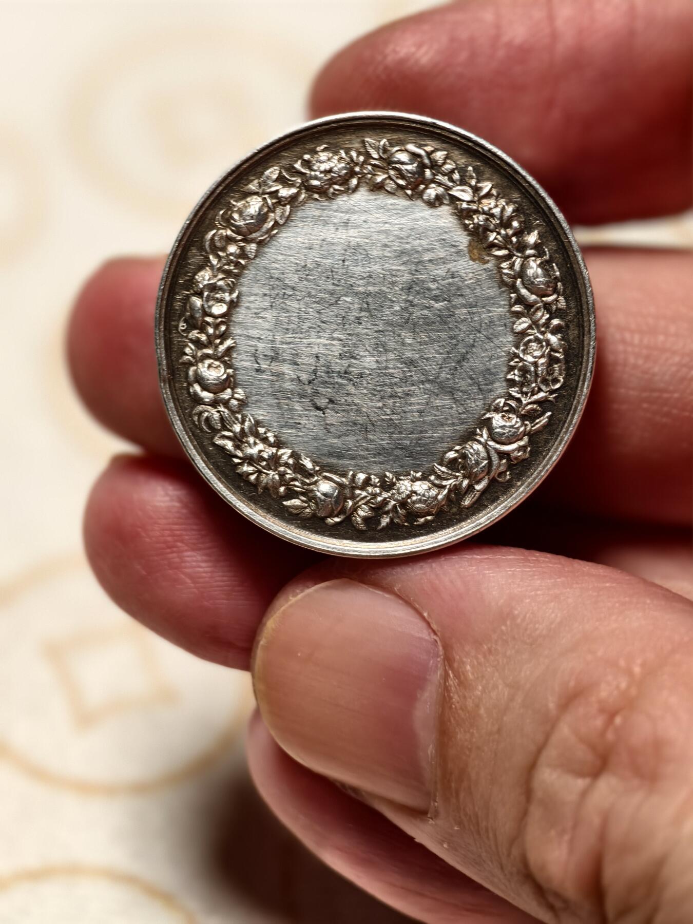 抚柳草堂-第十一期章牌钱币  奖章勋章限时免佣 满百包邮 放漏专场 19世纪法国婚姻与爱情纪念银章 丰饶角边铭 950高银重10.9g 未刻好品可自用