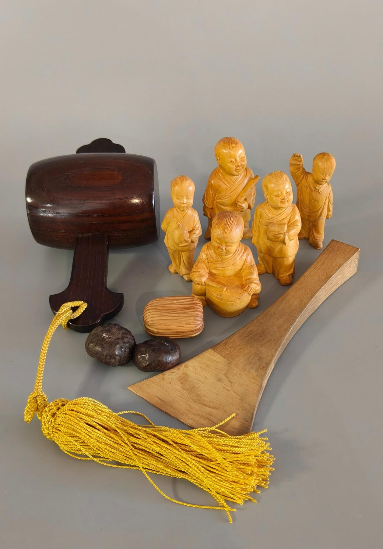 上海都达杂项专场九（全场包邮） 出口创汇期 黄杨木雕人物、琴拔 等10件1-406