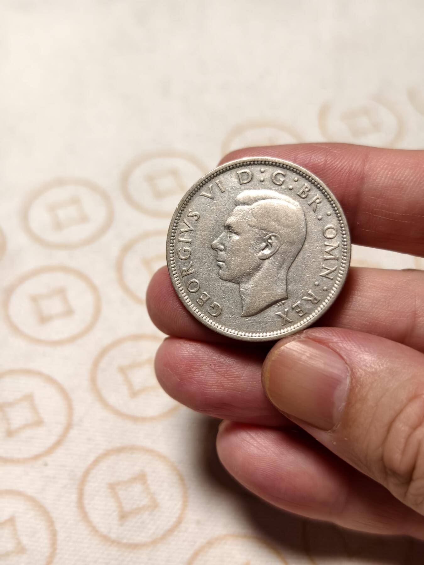 抚柳草堂-第十一期章牌钱币  奖章勋章限时免佣 满百包邮 放漏专场 1939英国半克朗银币 乔治六世 细节漂亮光感不错 重13.9g