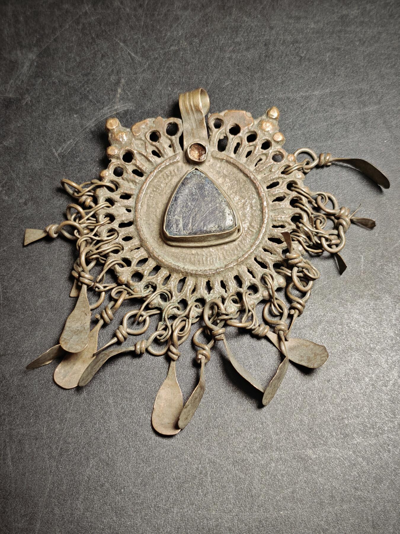 113期新疆红钱粟特钱币丝路钱币专场 巴基斯坦低银饰品，33.8克