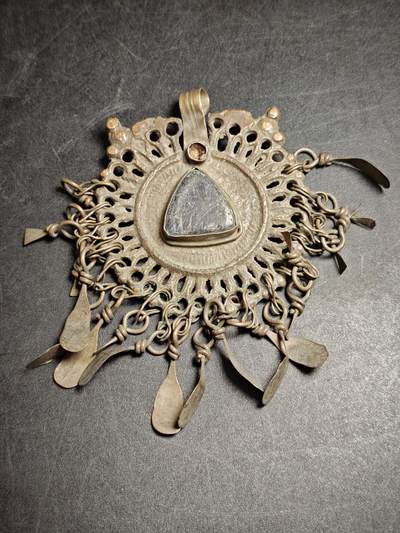 113期新疆红钱粟特钱币丝路钱币专场 - 巴基斯坦低银饰品，33.8克