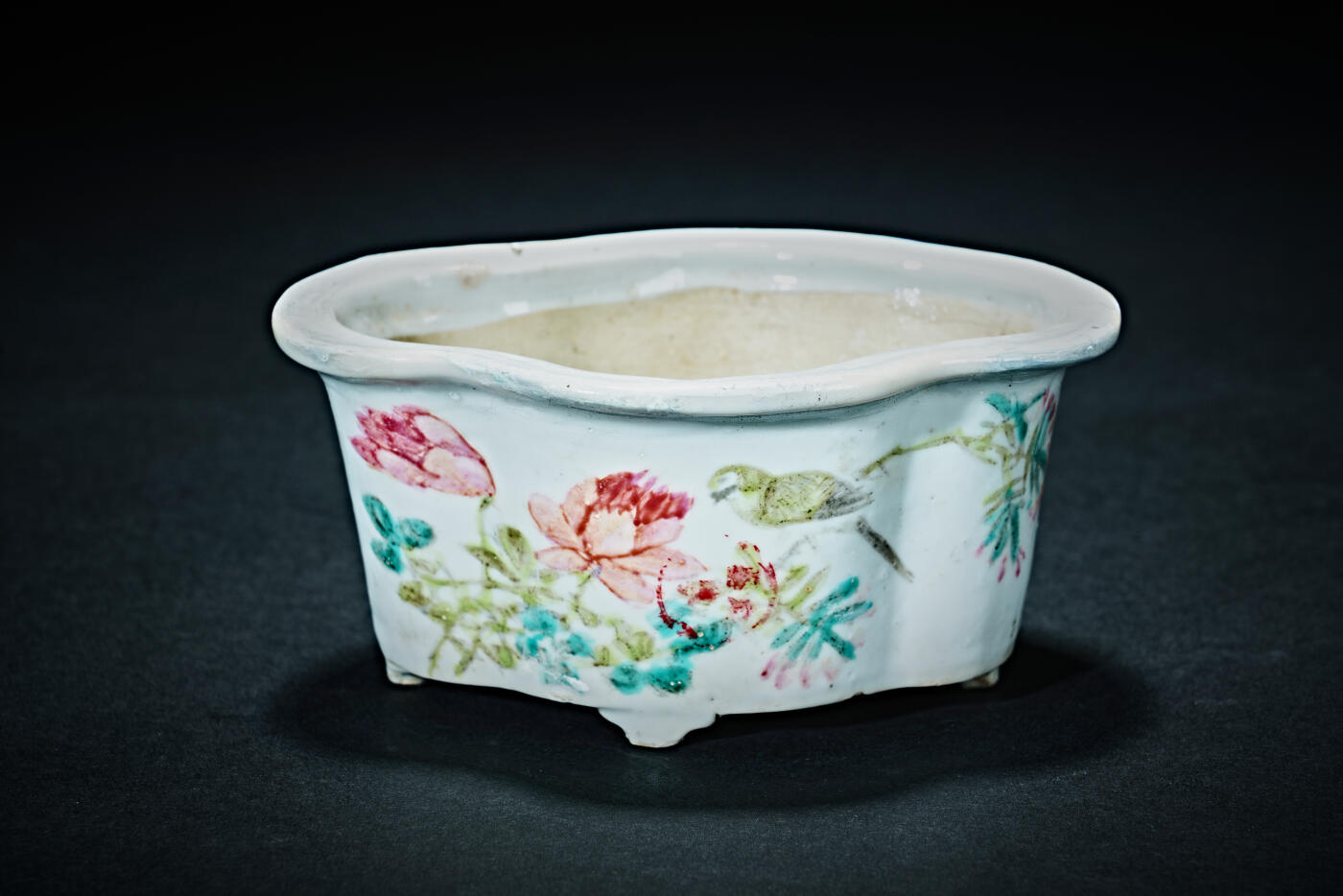 上海都达杂项专场九（全场包邮） 民国 子文作 花鸟纹海棠形花盆1-447