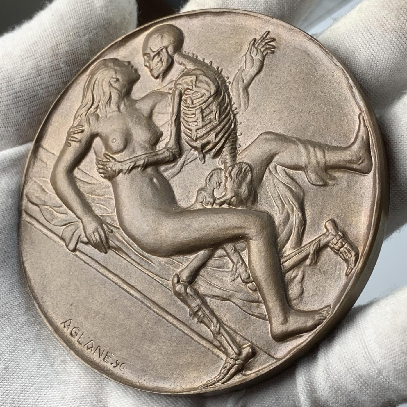 掌中浮雕-藏着的欧洲第051场 比利时超现实主义象征主义著名画家 费利西安.罗普斯 作品《死了都要爱》  ， 80mm