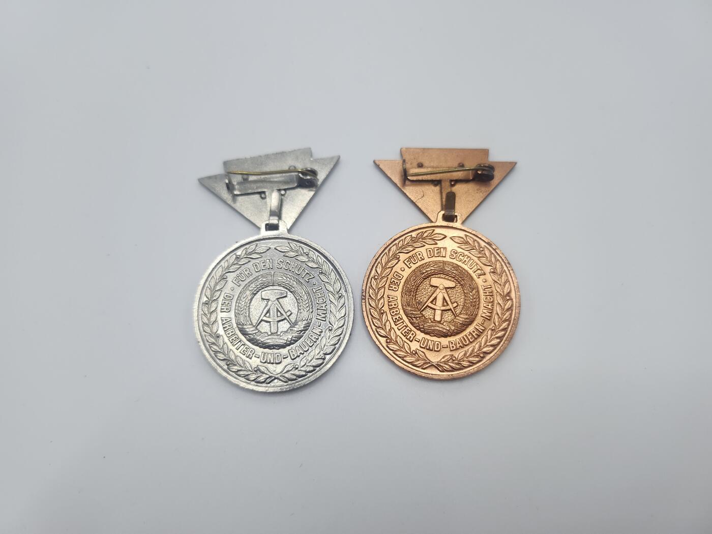 南水社首场拍卖 民主德国预备役军官奖章 铜级银级一组