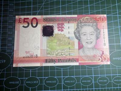 【炜奕收藏】，第五十八期，英属第三场 - 2010年泽西岛50镑，UNC品相，首发冠号码无47尾8年份号