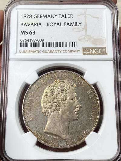 万国钱币拍卖第060期（万国六十期纪念大拍） - NGC MS63 1828年巴伐利亚路德维希一世皇室全家福历史大泰勒 在路一最小儿子出生后 为祈祷整个皇室幸福安康 路德维希一世敕令发行此枚历史泰勒 皇室成员头像上方铭文意为“上天的祝福”著名的沙俄家族卢布便是以此为蓝本设计 双面香槟金彩收藏级品质