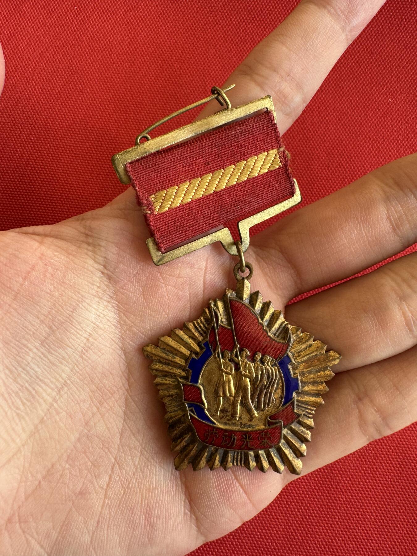 五哥徽章群   28号周三晚上八点4群联拍 铜章