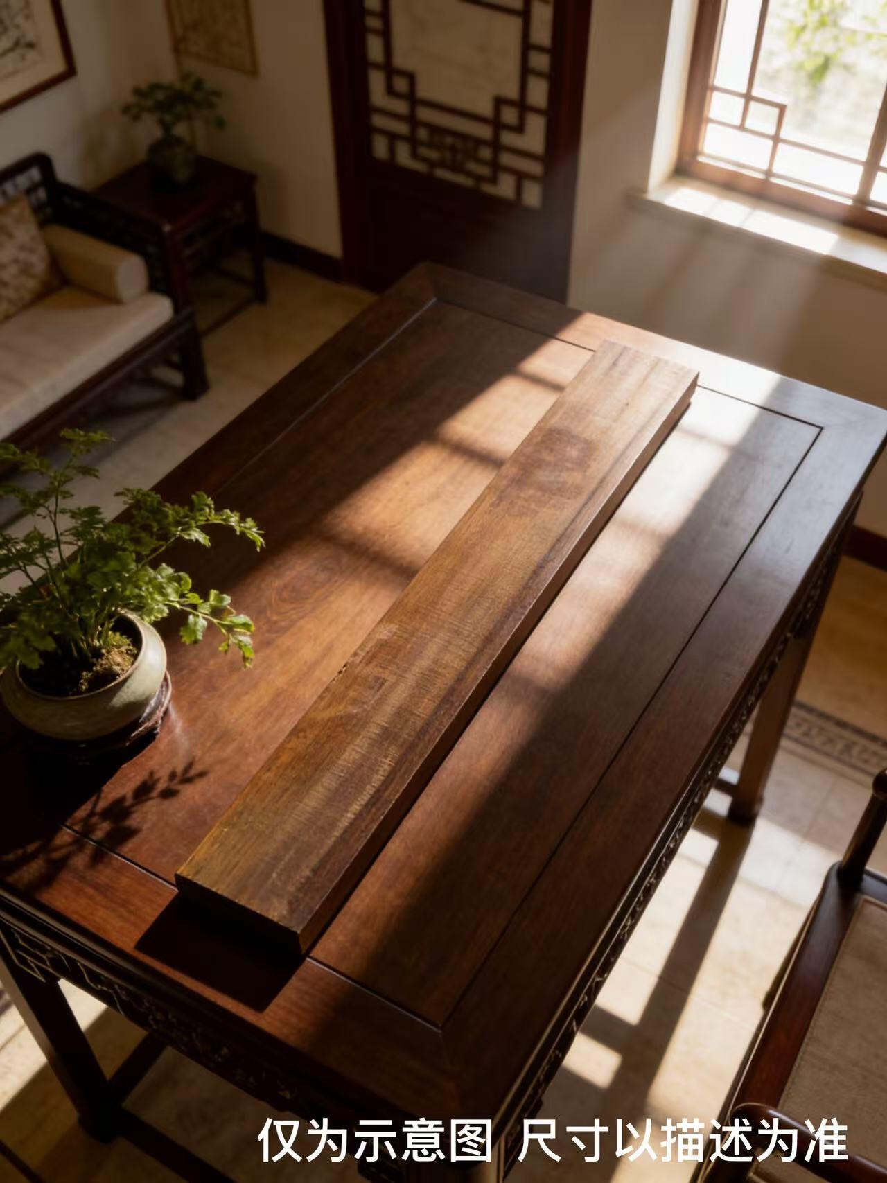 零元拍：NO.15 乌木金丝楠 可做镇尺 切牌子，无需打磨就已经金光闪闪。满金丝药香，尺寸约：49.5/7/3.5厚CM。