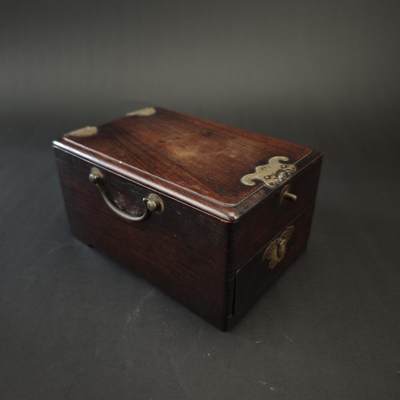 上海都达杂项专场九（全场包邮） - 清 老红木铜福佩首饰箱1-257