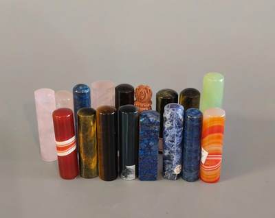 上海都达杂项专场九（全场包邮） - 出口创汇期 各式青金石、缠丝玛瑙、虎睛石、粉晶等印章17件连桐木盒1-296