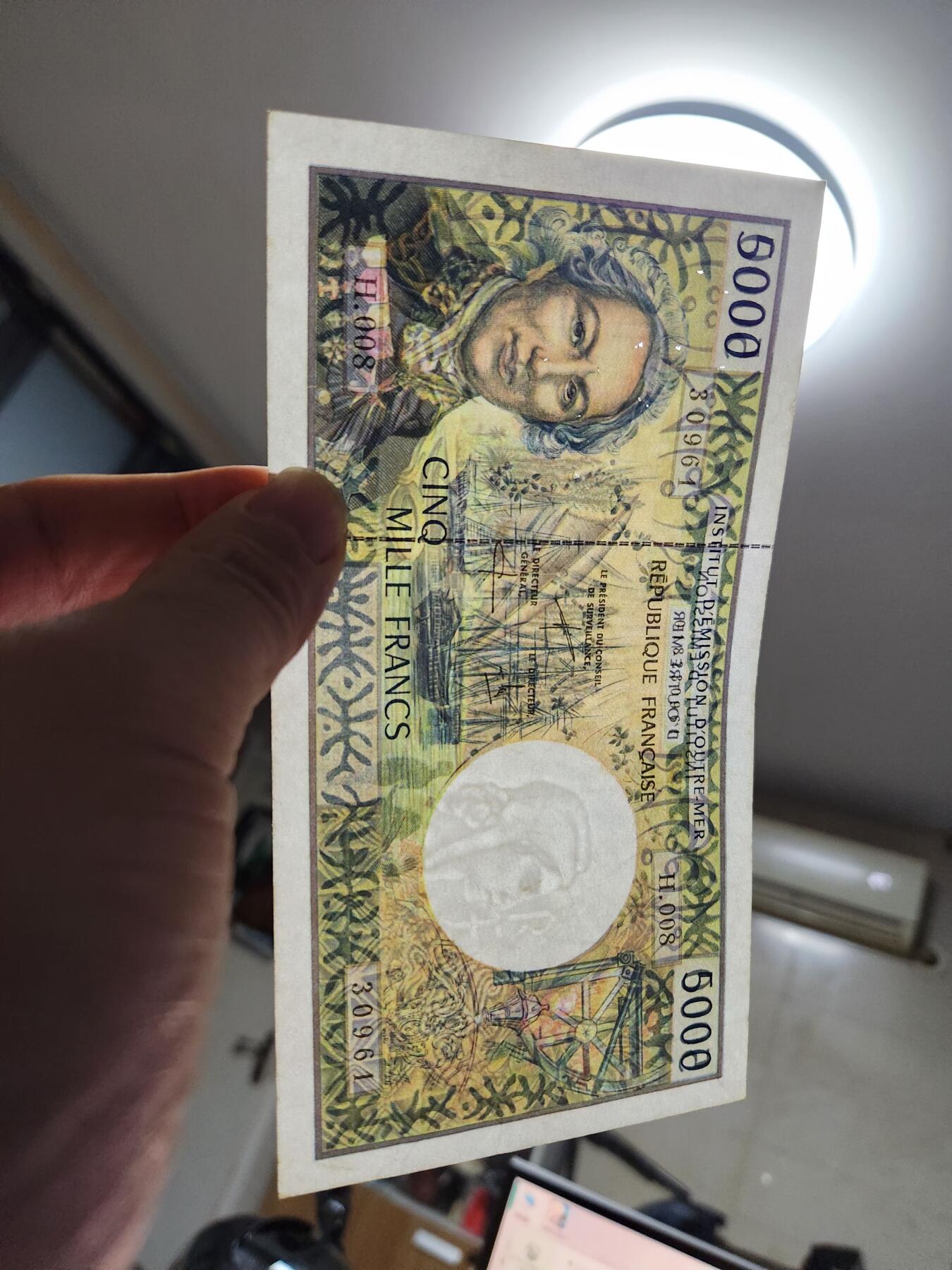 1月27号晚上8点 外国纸币自动截拍第14场 法属5000极美品