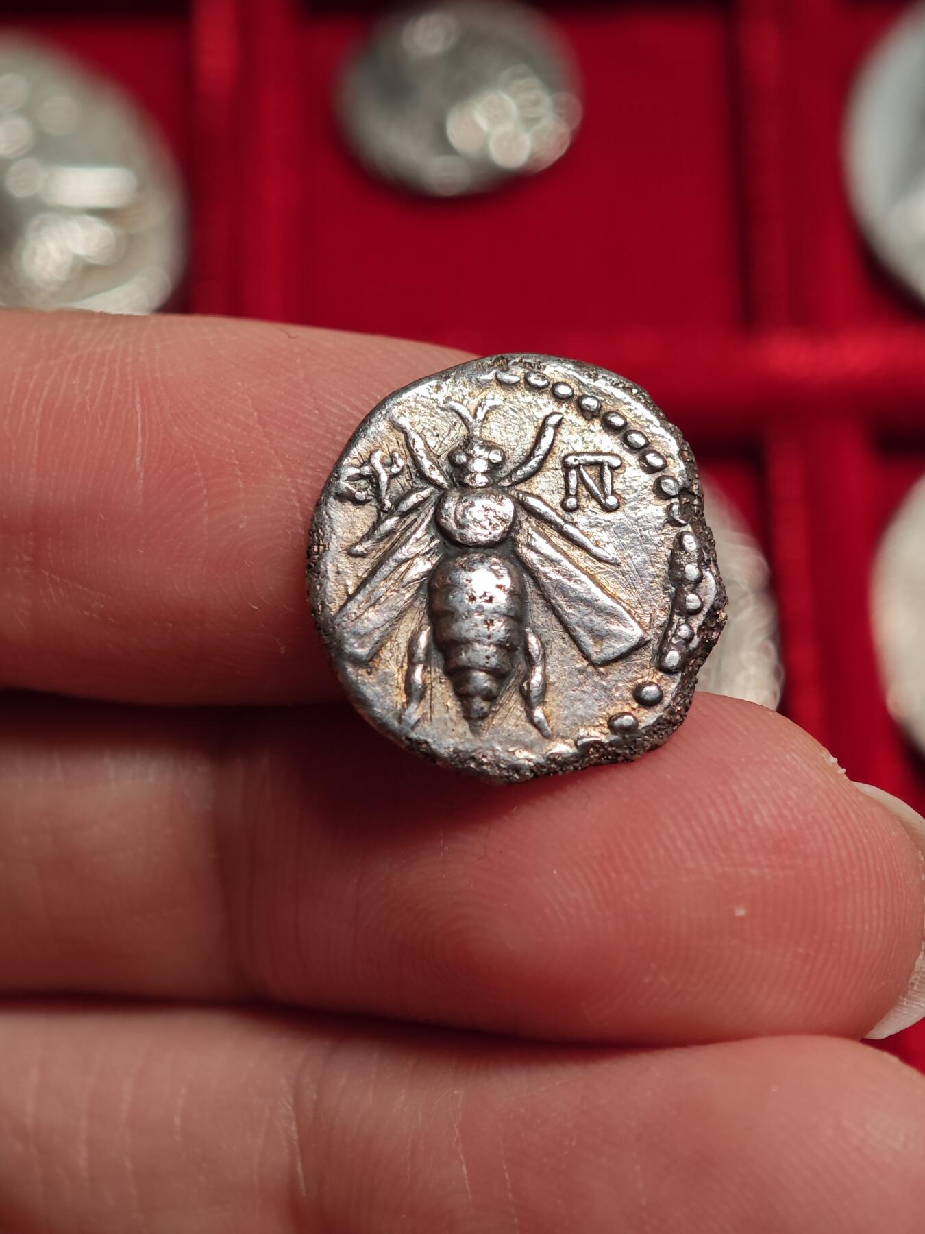 评级古希腊蜜蜂和鹿“峰回路转”一德银币