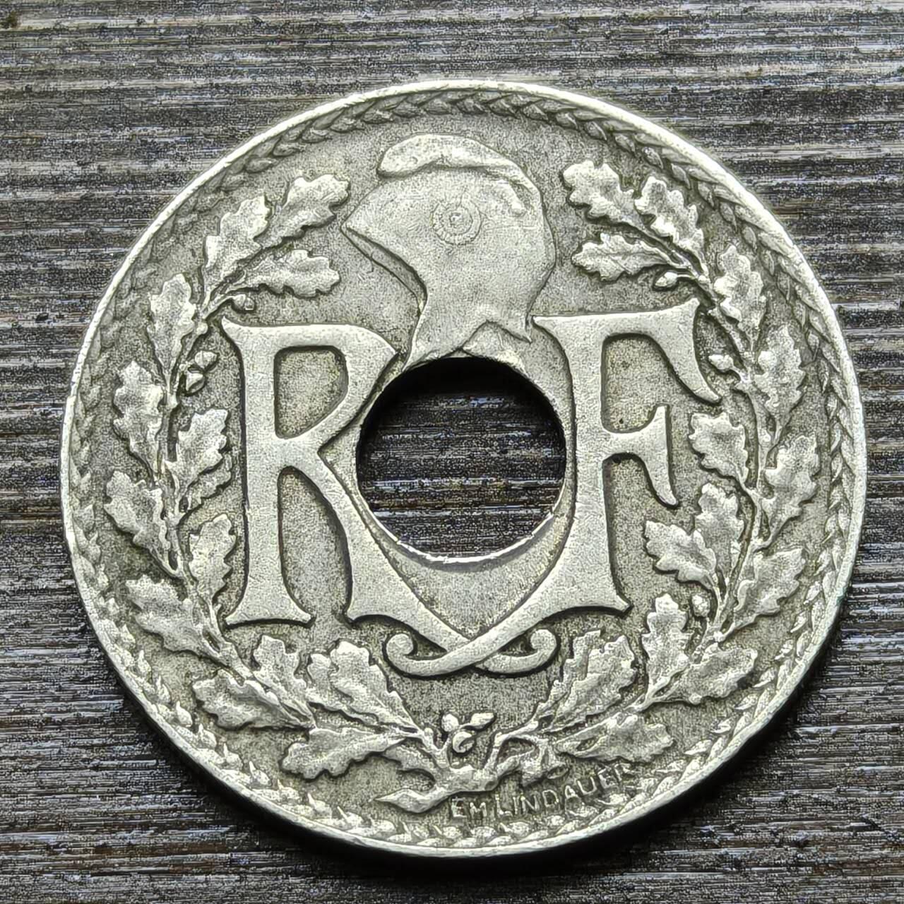 【铜匠收藏】★第141★散币专场 不寄存，30包邮。不满30元，支付5元运费。《接受代拍 代送NGC评级》 49【无寄存】1924年 法国 10分 中孔铜镍币