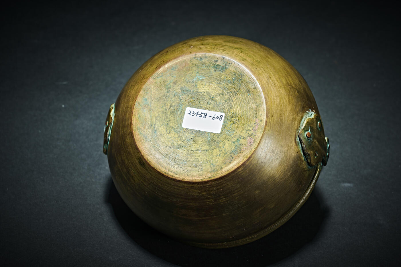 上海都达杂项专场九（全场包邮） 清 铜刻鸳鸯手炉清 铜刻鸳鸯手炉1-389