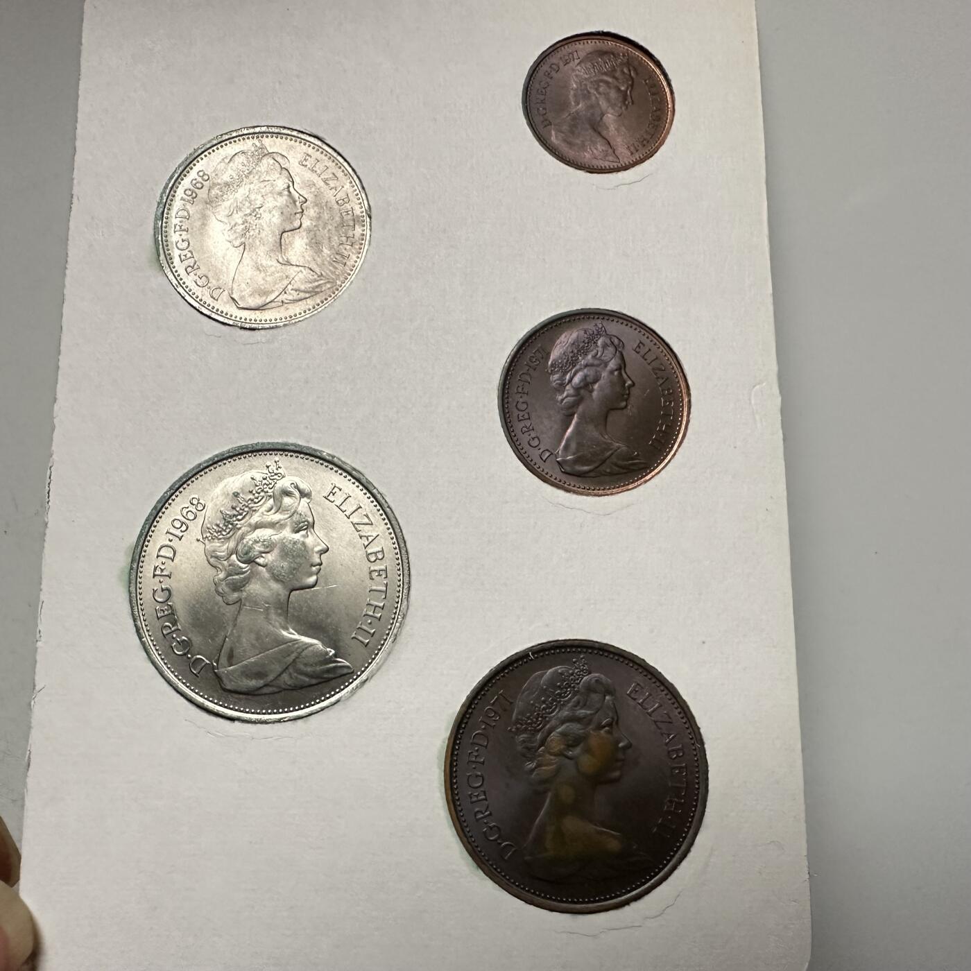 🌹外币初藏🌹🐯2026年第13场  每周二四六晚8️⃣点 接代拍 英国十进制新便士五枚套原装册 b