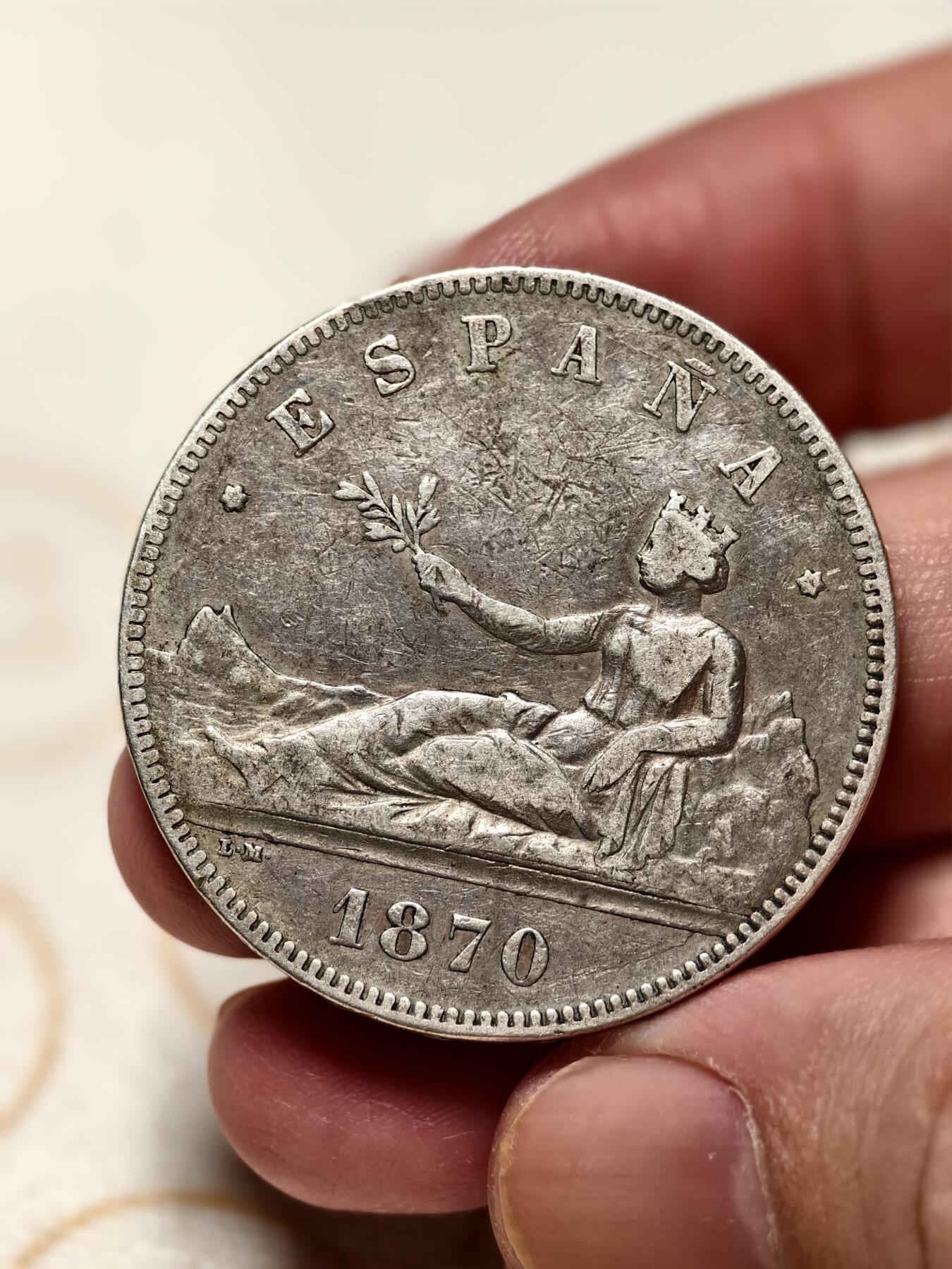 抚柳草堂-第十一期章牌钱币  奖章勋章限时免佣 满百包邮 放漏专场 1870西班牙5比塞塔拿花双柱银币 临时政府时期仅铸一年 重24.6g 整体状态不错