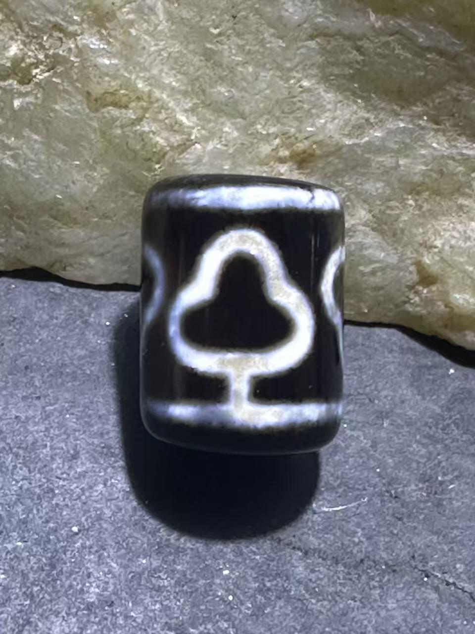 藏传莲花随形天珠一颗