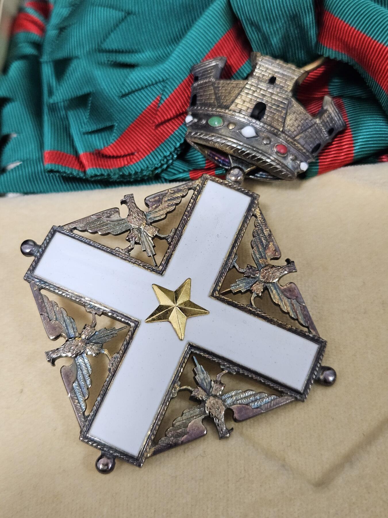 0元起拍勋章 第330期 咸鱼国勋章拍卖专场 2月1日（周日）下午6：00开始 意大利王冠大授章 800银制