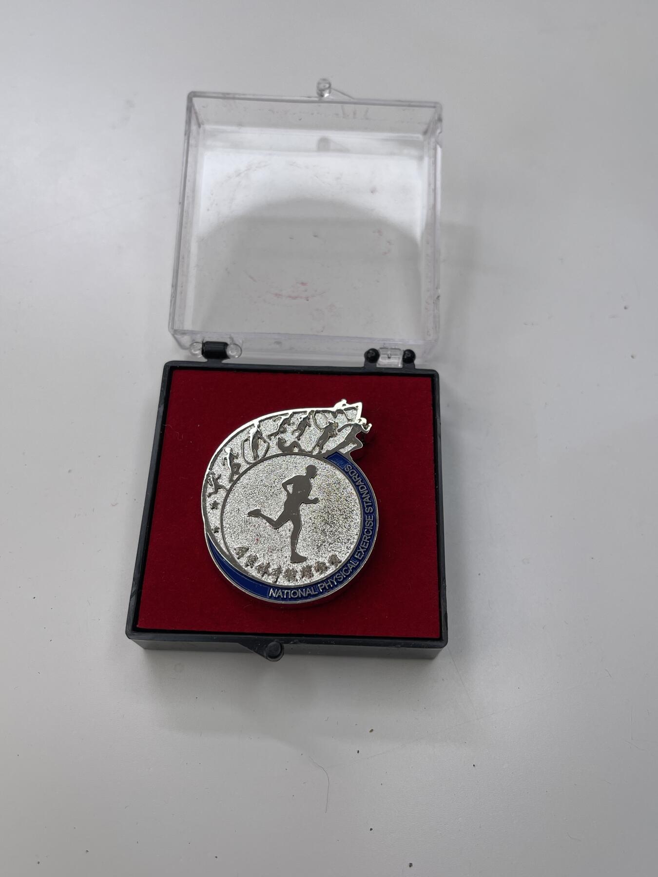 新时代收藏徽章红藏拍卖(第三十场)  徽章纸品证书杂项 国家体育锻炼标准证章 新时代劳卫制证章 虽然没见发过