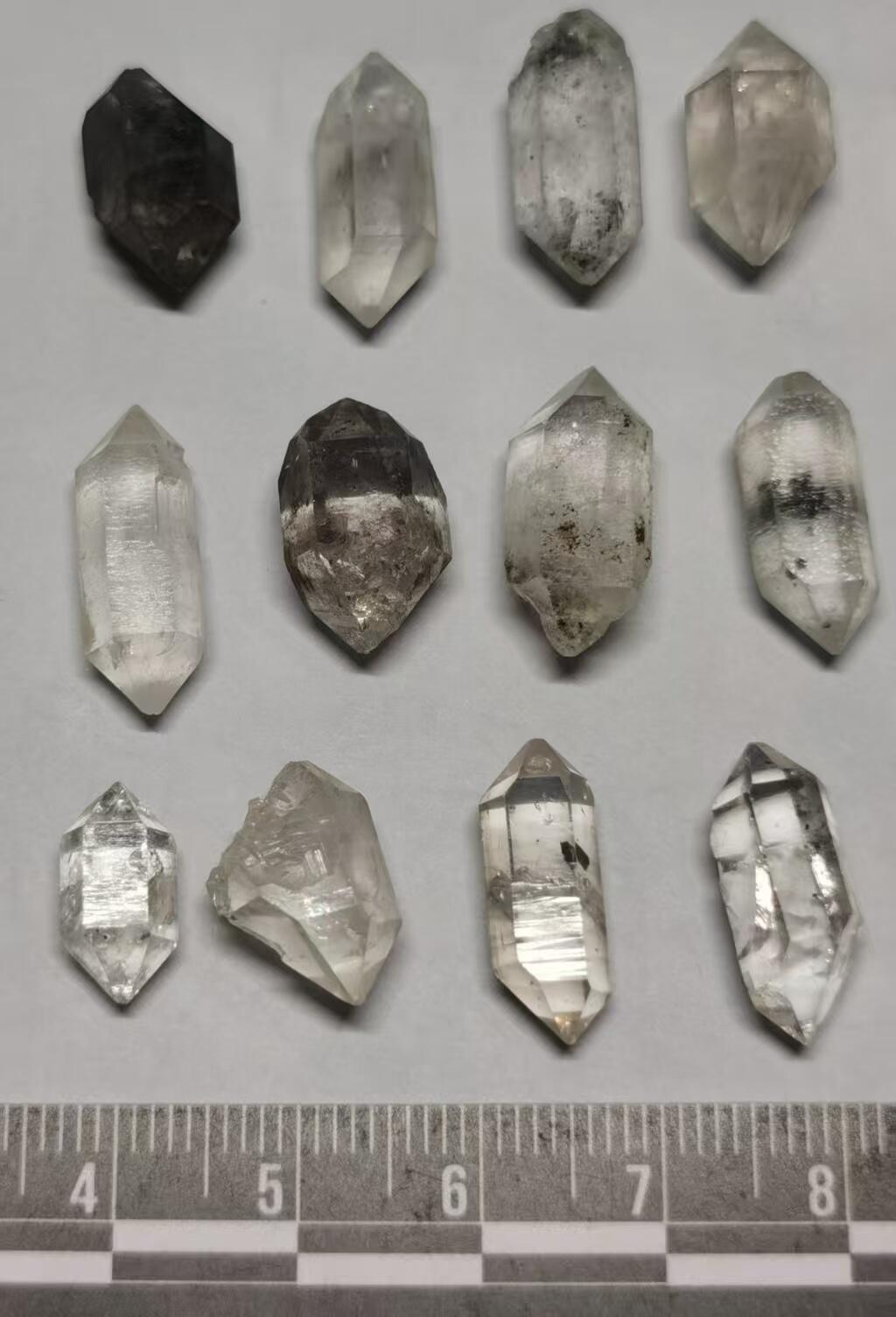 七河·世界币章矿标杂件每周小拍（总第36期）（周一结标） 藏家出品 X731（2）晶形不错 小巧可爱的云贵闪灵水晶原石一组 15 件 本件拍品由合作藏家邮寄