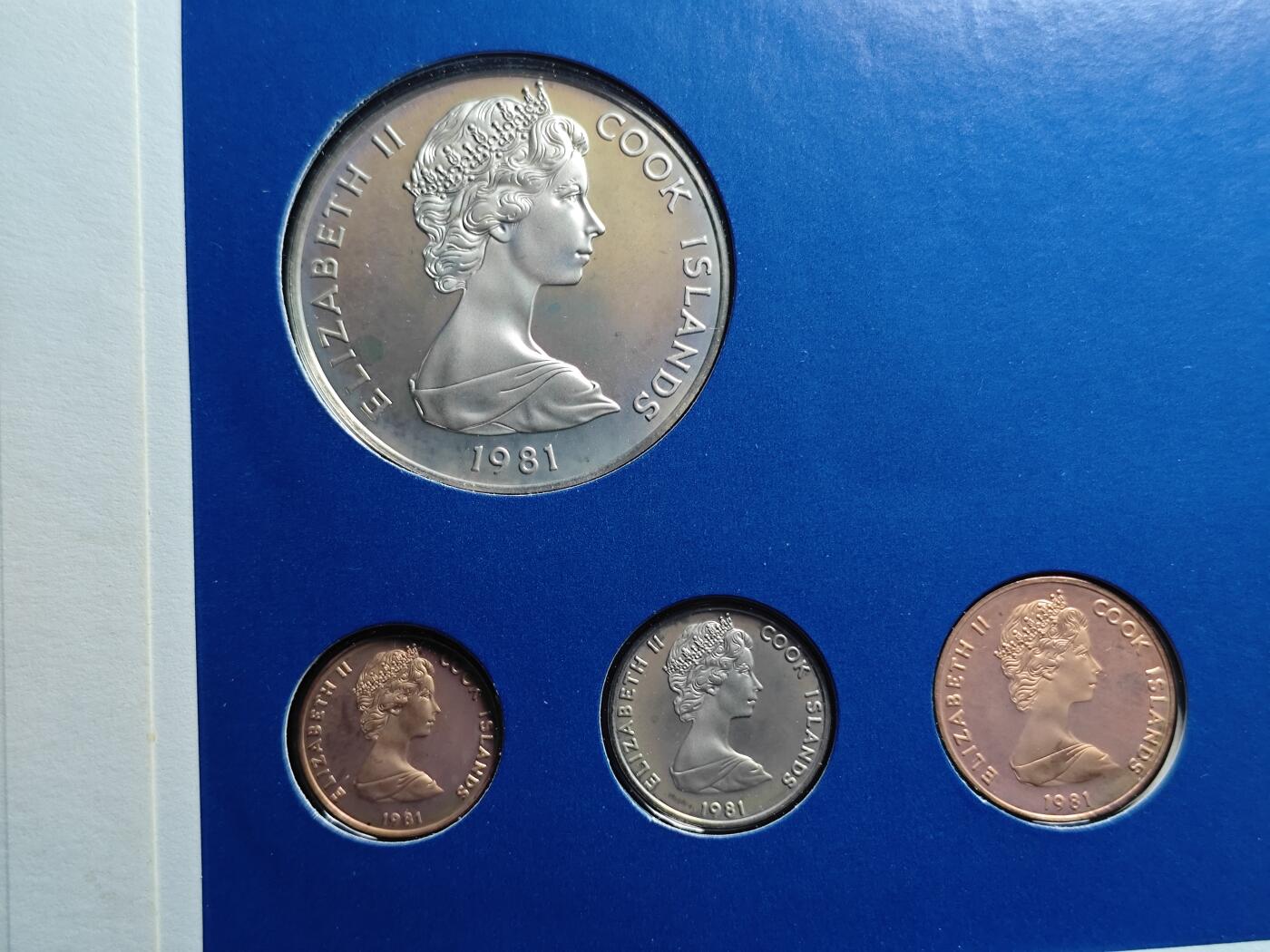 KK钱币收藏小铺  第400期  百期特拍（四拍之四）2月预留时间 周末发货  1981库克群岛查尔斯戴安娜王妃婚 礼纪念清年精制币一套 册套完整 大册!