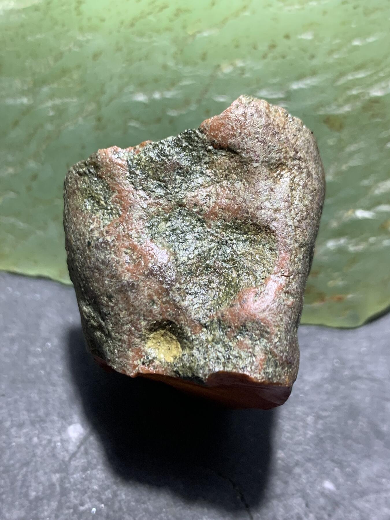 精美原皮开窗料荔枝冻飘红南红玛瑙原石一颗，