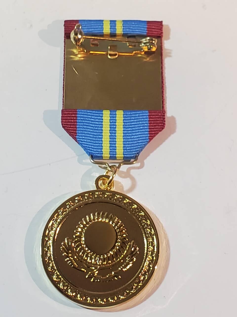 韵星假日军品类拍卖第三十九期暨默多克中校夫妇专场 -- Rimey Holidays Militaria Auction 39 & The Modoks Collection  哈萨克斯坦共和国议会服务三十年奖章 铜镀金 极品品相 非常少见的奖章和国家 非常厚重制作精良