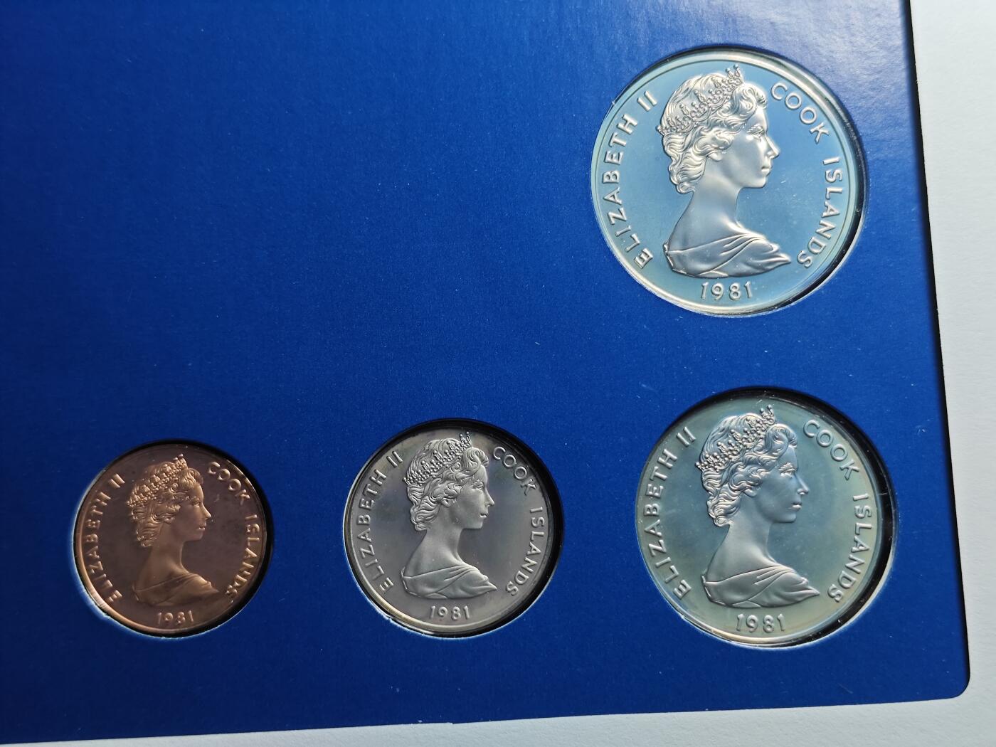 KK钱币收藏小铺  第400期  百期特拍（四拍之四）2月预留时间 周末发货  1981库克群岛查尔斯戴安娜王妃婚 礼纪念清年精制币一套 册套完整 大册!