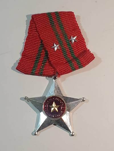 韵星假日军品类拍卖第三十九期暨默多克中校夫妇专场 -- Rimey Holidays Militaria Auction 39 & The Modoks Collection  - 越南社会主义共和国二级战功勋章 越中战争时期软挂好品 需前线杀敌或者指挥小型战斗