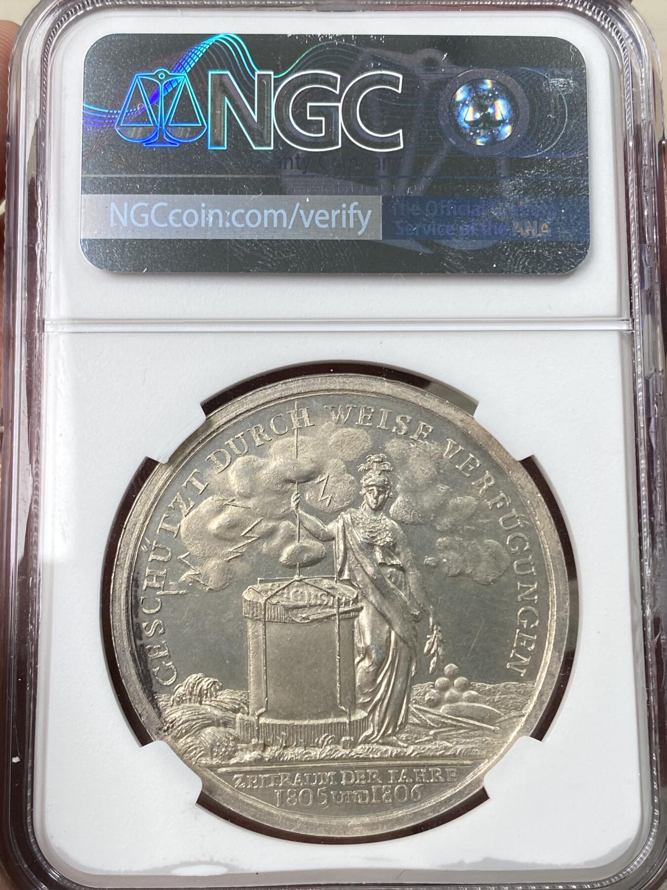 万国钱币拍卖第060期（万国六十期纪念大拍） NGC MS62 1806年德国萨克森腓特烈-奥古斯特三世纪念克服1805-06年灾难大银章 精铸镜面喷砂质感 超罕见萨克森奥古斯特戎装披甲侧相 背面密涅瓦女神手持橄榄枝送来物资与祝福 40.2MM唯一评级记录与冠军分