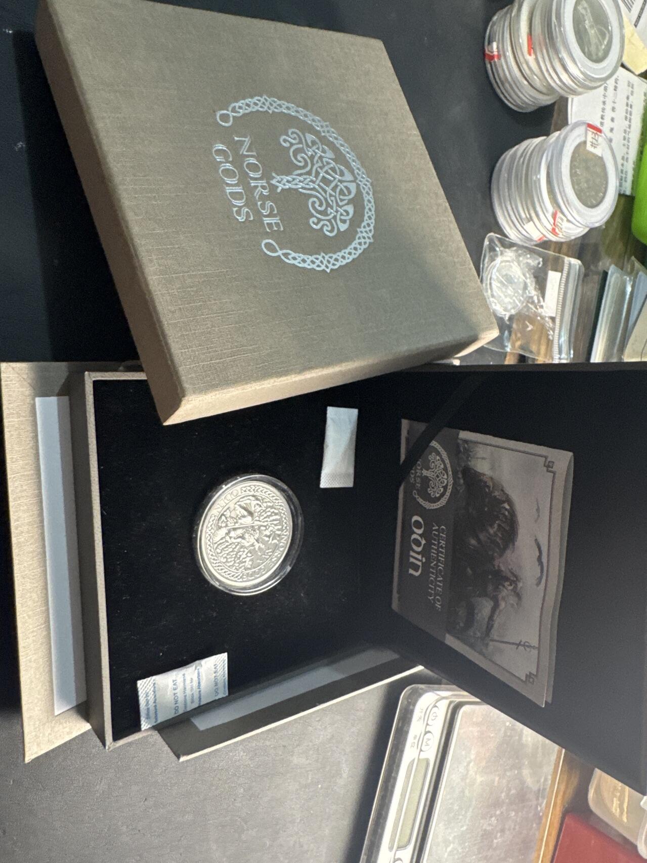 ❤️【币观天下】❤️ 第341期钱币拍卖- 2026.1.30周五晚上6点半场-长期征集拍品 春节前最后一场本场不能存放 节后恢复拍卖 2015年库克群岛北欧神话系列-主神奥丁2盎司高浮雕精制仿古银币，面值10元，成色999银，盒证齐全，品相全新