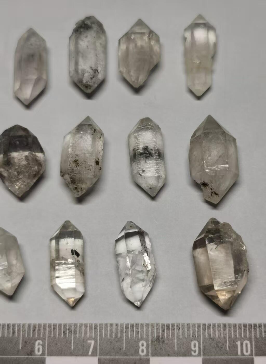 七河·世界币章矿标杂件每周小拍（总第36期）（周一结标） 藏家出品 X731（2）晶形不错 小巧可爱的云贵闪灵水晶原石一组 15 件 本件拍品由合作藏家邮寄