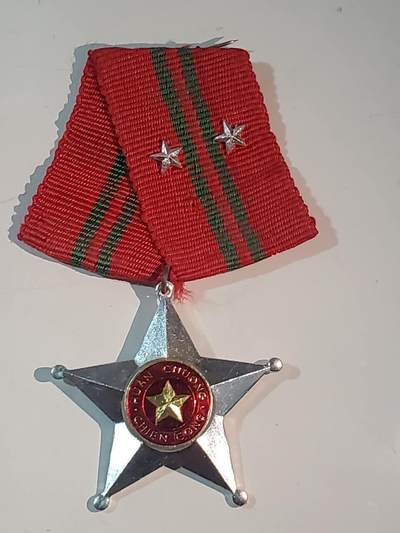 韵星假日军品类拍卖第三十九期暨默多克中校夫妇专场 -- Rimey Holidays Militaria Auction 39 & The Modoks Collection  - 越南社会主义共和国二级战功勋章 越中战争时期软挂好品 需前线杀敌或者指挥小型战斗