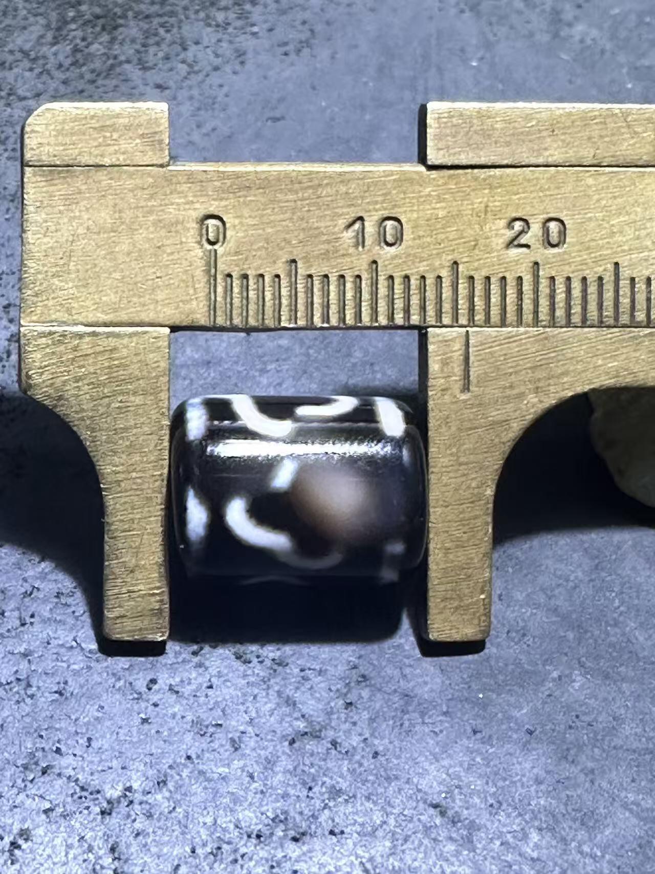 藏传莲花随形天珠一颗