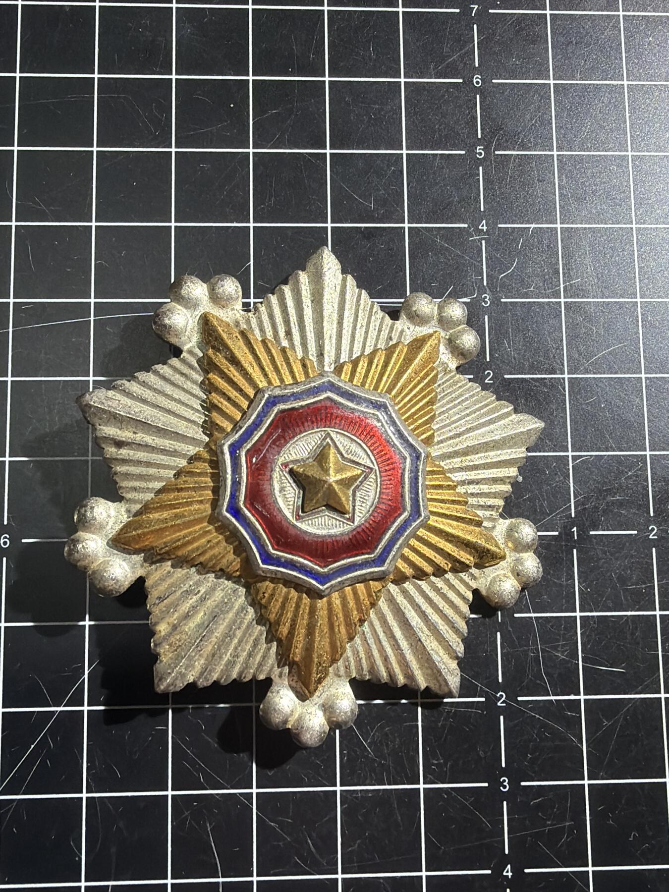 古冰库章牌勋赏收藏第52场拍卖 朝鲜二级国旗纪念章