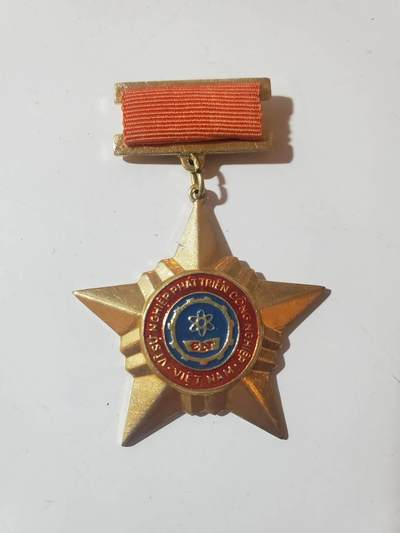 韵星假日军品类拍卖第三十九期暨默多克中校夫妇专场 -- Rimey Holidays Militaria Auction 39 & The Modoks Collection  - 越南社会主义共和国为发展工业事业贡献奖章