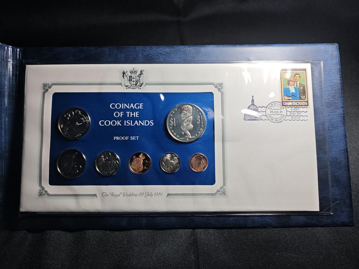 KK钱币收藏小铺  第400期  百期特拍（四拍之四）2月预留时间 周末发货  1981库克群岛查尔斯戴安娜王妃婚 礼纪念清年精制币一套 册套完整 大册!