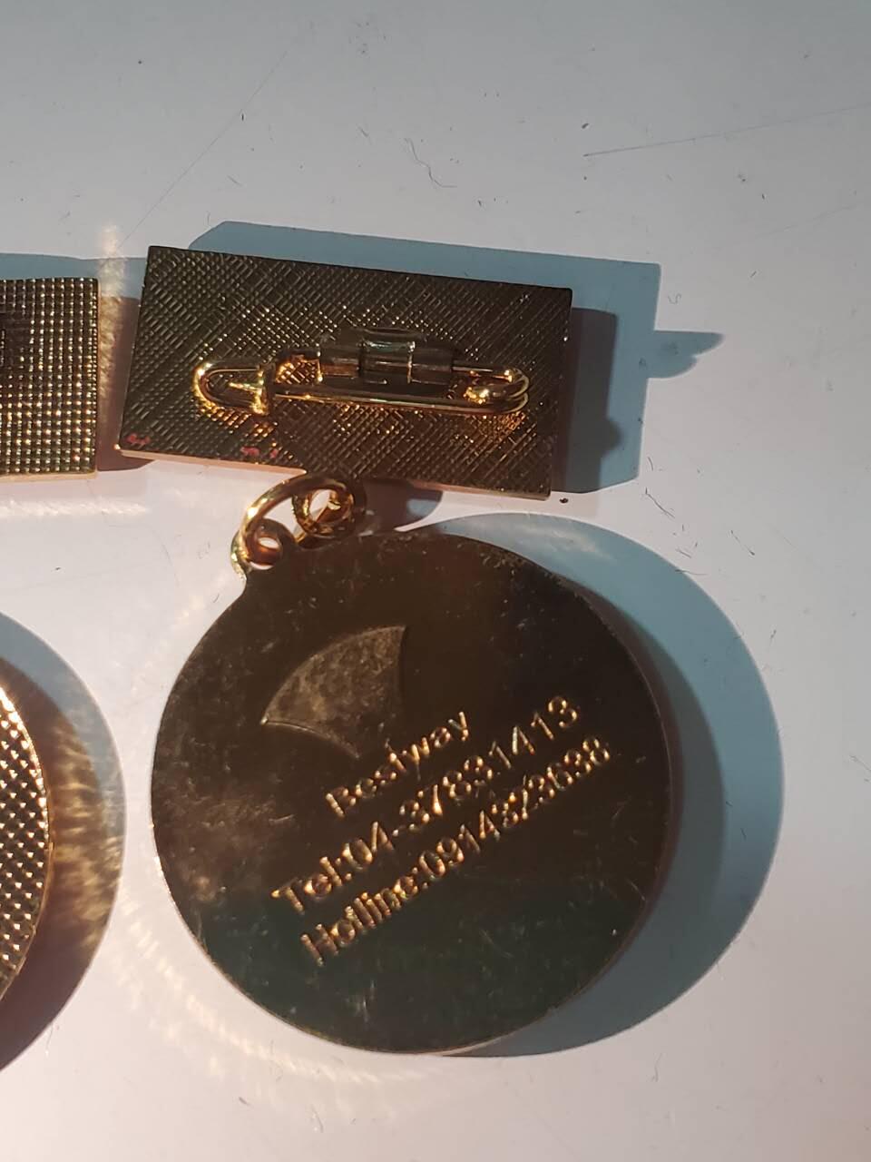 韵星假日军品类拍卖第三十九期暨默多克中校夫妇专场 -- Rimey Holidays Militaria Auction 39 & The Modoks Collection  越南社会主义共和国光荣在党30、60年奖章一对 镀金完好 背打厂标