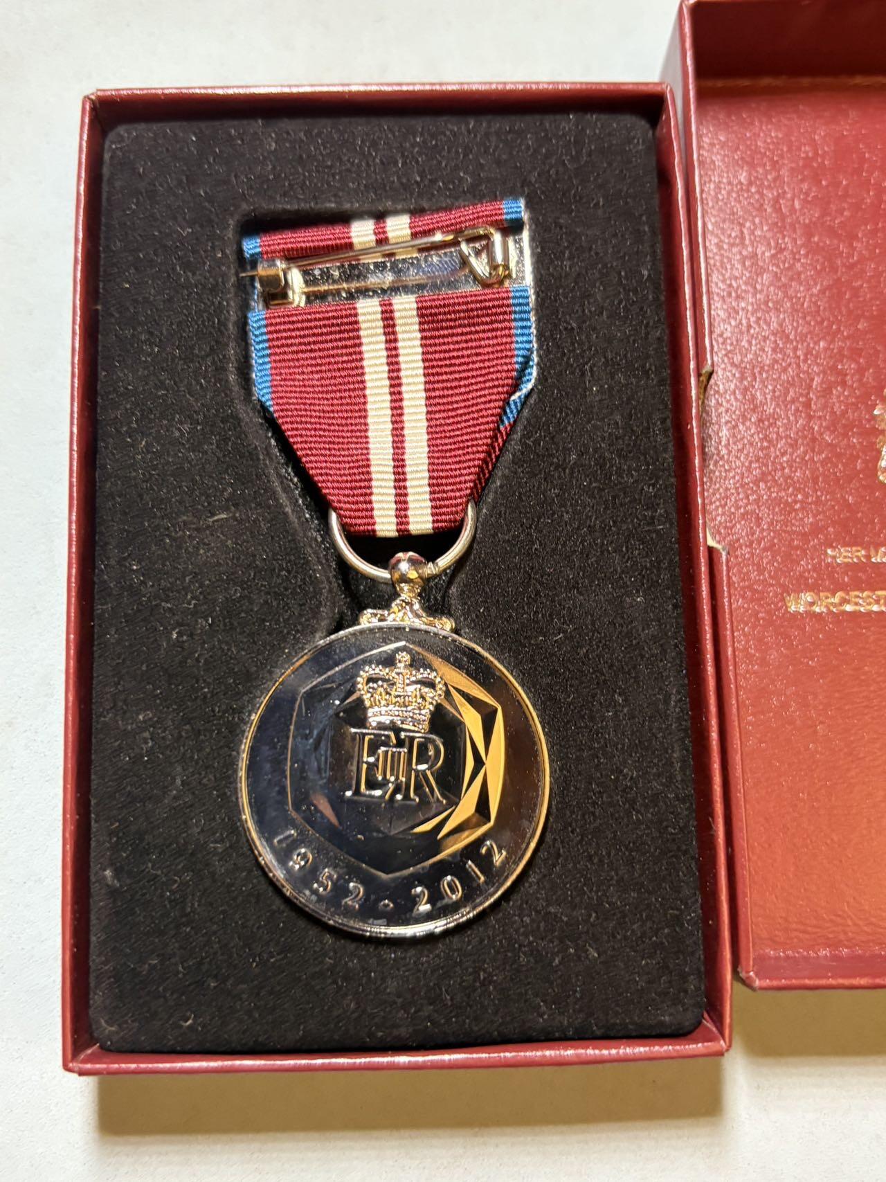 盛世勋华——号角文化勋章邮票专场拍卖第303期 英国伊丽莎白女王加冕60周年钻禧纪念章 带原盒