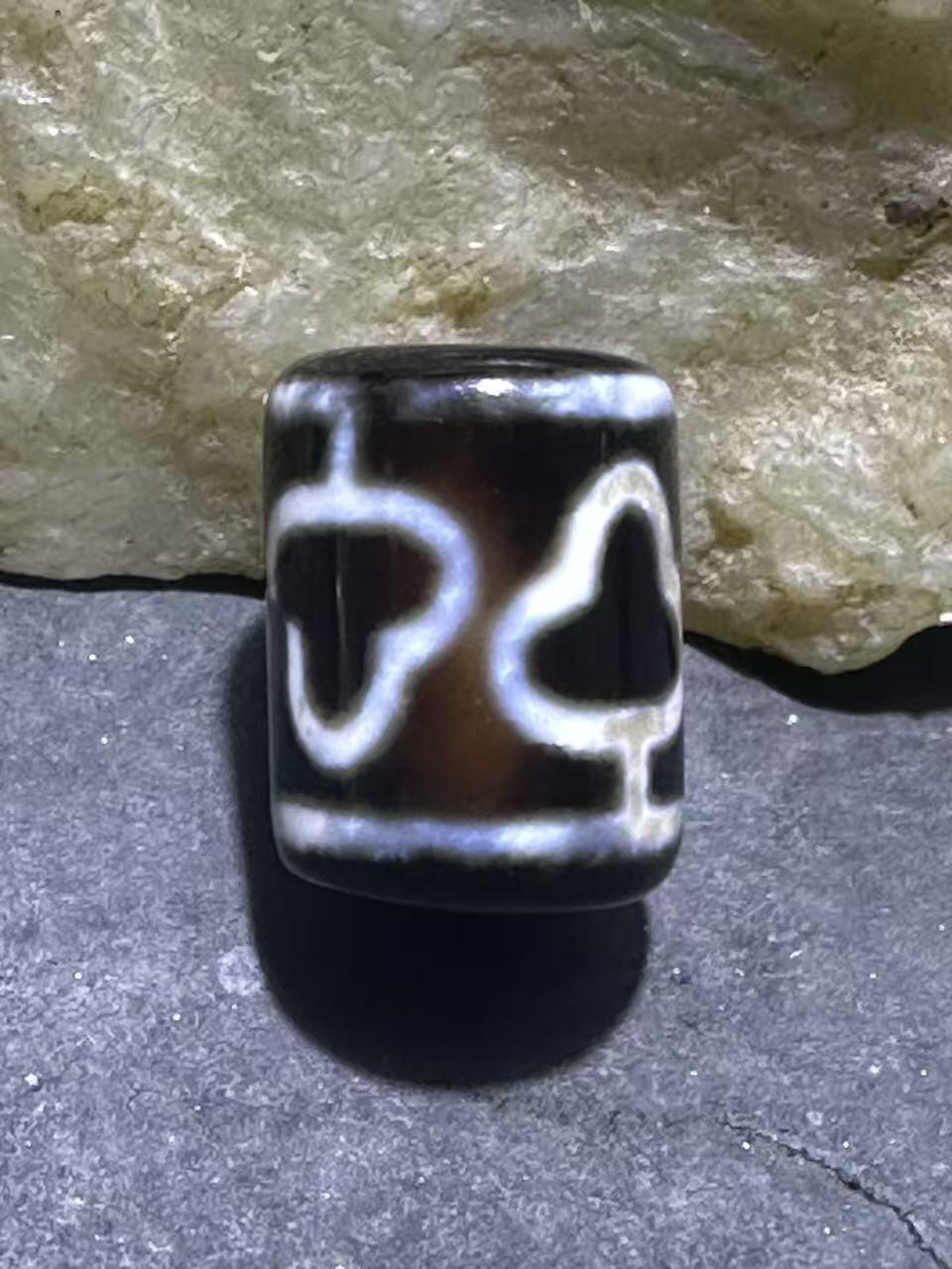 藏传莲花随形天珠一颗