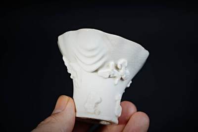 上海都达杂项专场90【全场包邮】  白釉浮雕龙虎杯83-43