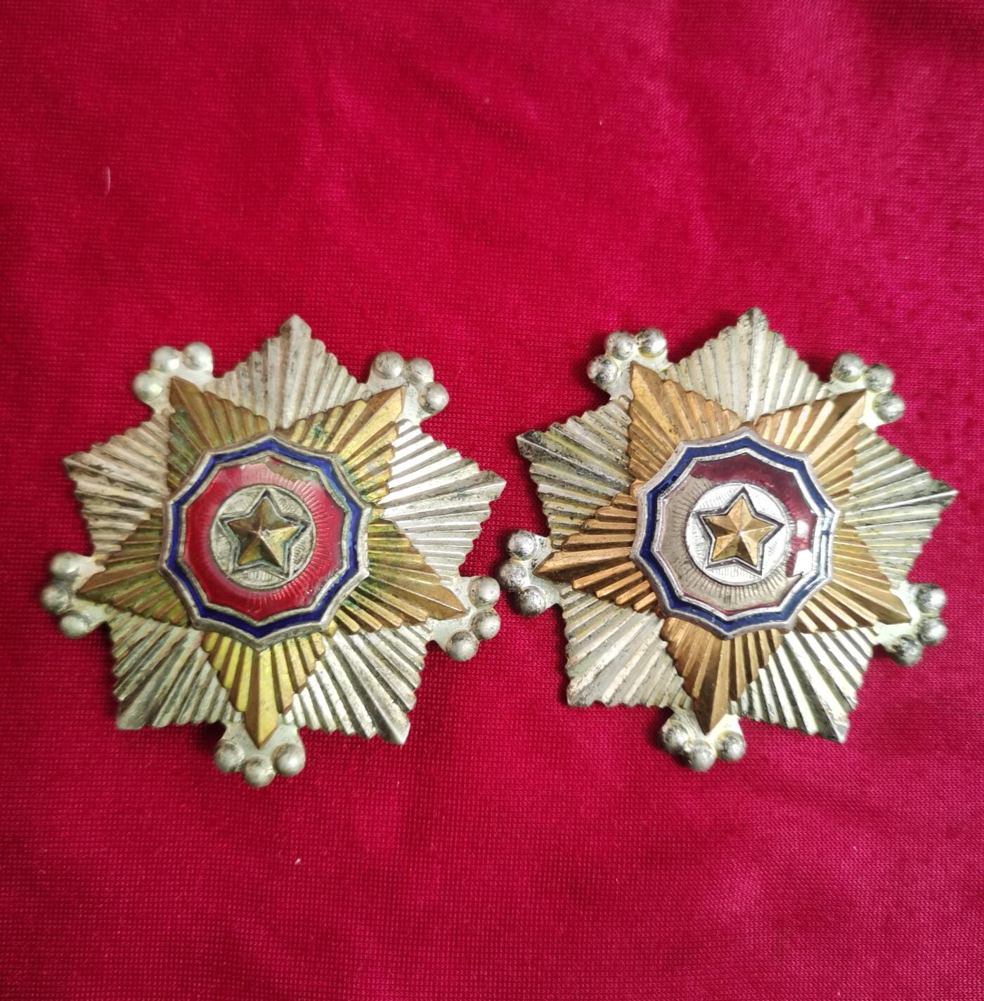 苏联朝鲜奖章收藏   朝鲜早期颁发国旗勋章二级带编号一组2枚