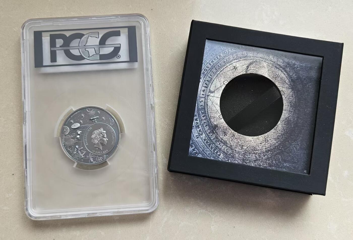 ❤️【币观天下】❤️ 第341期钱币拍卖- 2026.1.30周五晚上6点半场-长期征集拍品 春节前最后一场本场不能存放 节后恢复拍卖 克劳斯获奖币库克2023年星盘2盎司银币PCGS评级带证书包装