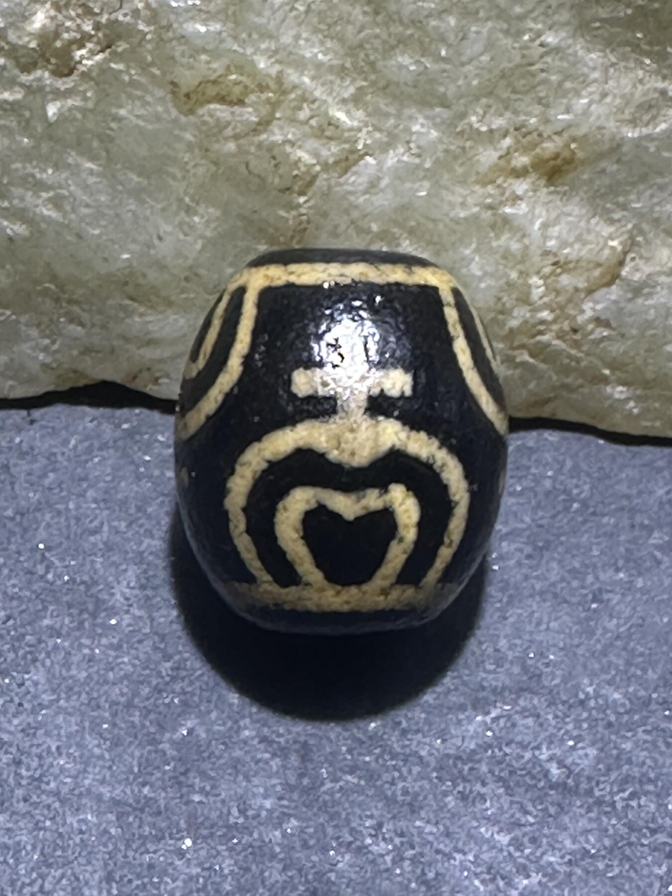 仅此一颗，精品藏传牙黄宝瓶玛瑙天珠一颗